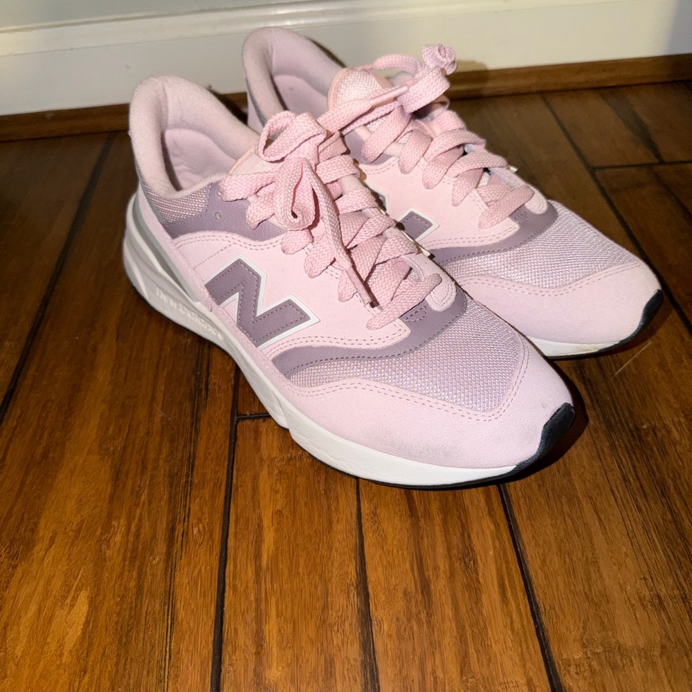 New Balance 997 Light Pink Sneakers